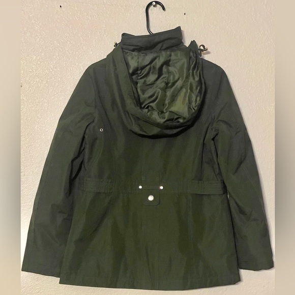 Waterproof coat, military green, great condition - Picture 2 of 3